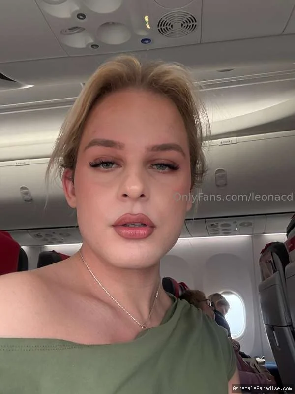 leonacd — leonacd — 20 fotos — OnlyFans Photos