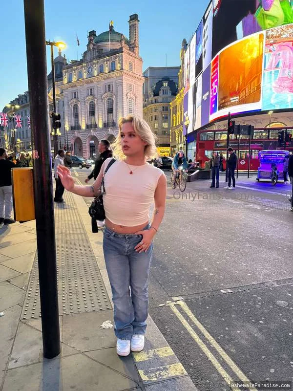 leonacd — leonacd — 20 fotos — OnlyFans Photos