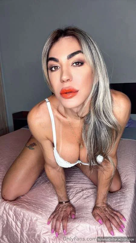 Leticia Top — Leticia Top — 3 fotos — OnlyFans Photos
