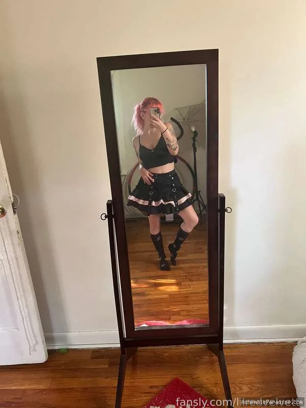 Lil Red — Lil Red — 33 fotos — OnlyFans Photos