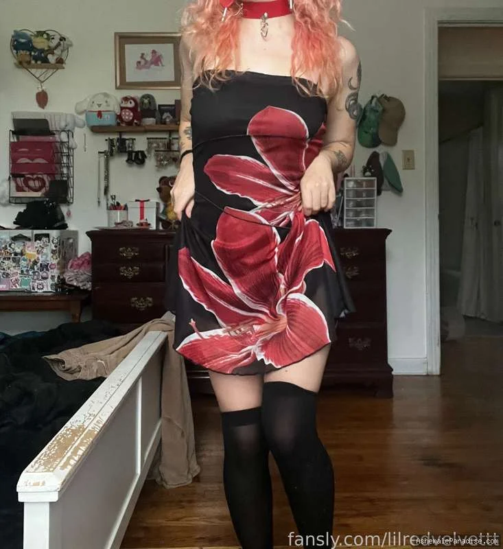 Lil Red — Lil Red — 33 fotos — OnlyFans Photos