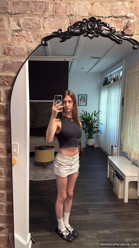 Lilith Fux — Lilith Fux — 35 fotos — OnlyFans Photos