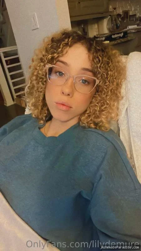 Lily Demure — Lily Demure — 90 fotos