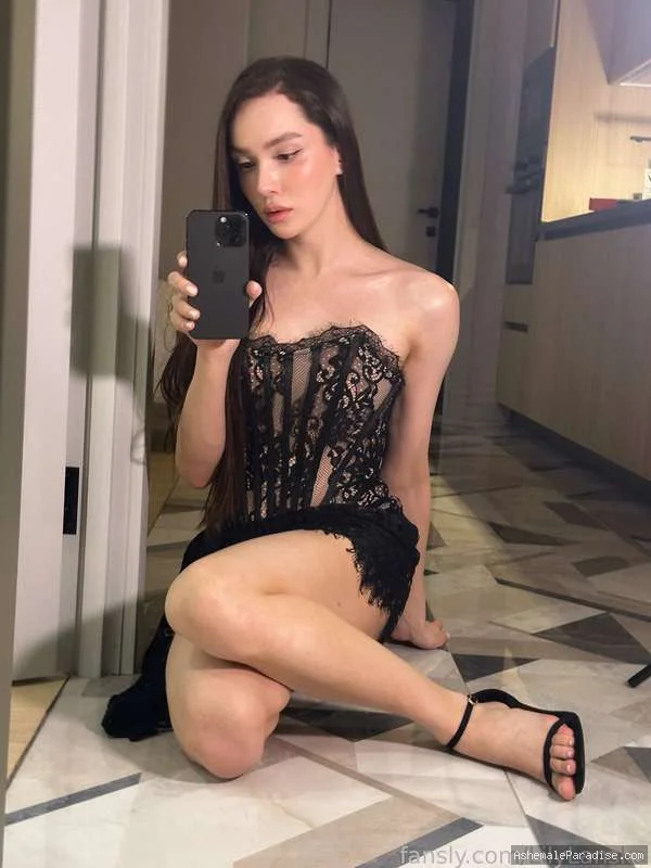 Lily Lanska — Lily Lanska — 17 fotos — OnlyFans Photos