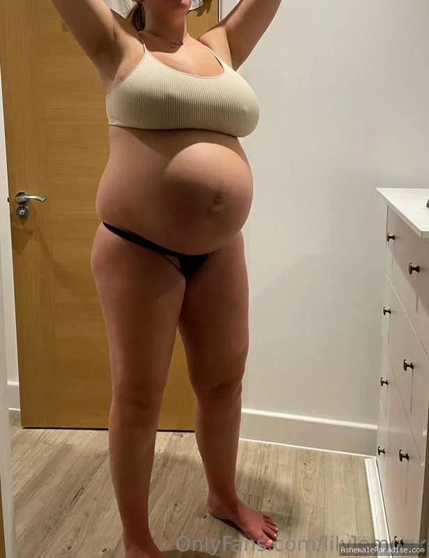 Lily Le — Lily Le — 32 fotos — OnlyFans Photos