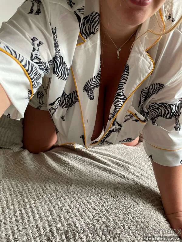Lily Le — Lily Le — 32 fotos — OnlyFans Photos