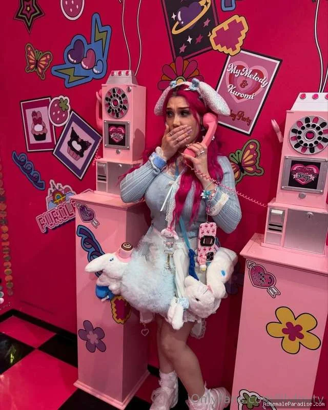 Lily Lou — 100 fotos