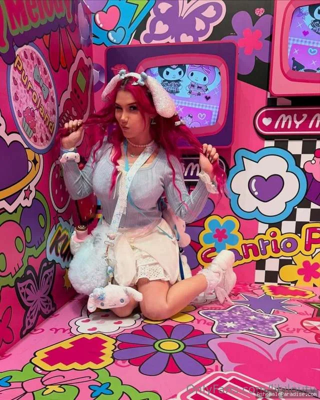 Lily Lou — 100 fotos