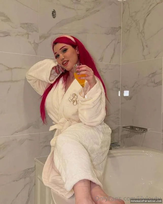 Lily Lou — 100 fotos