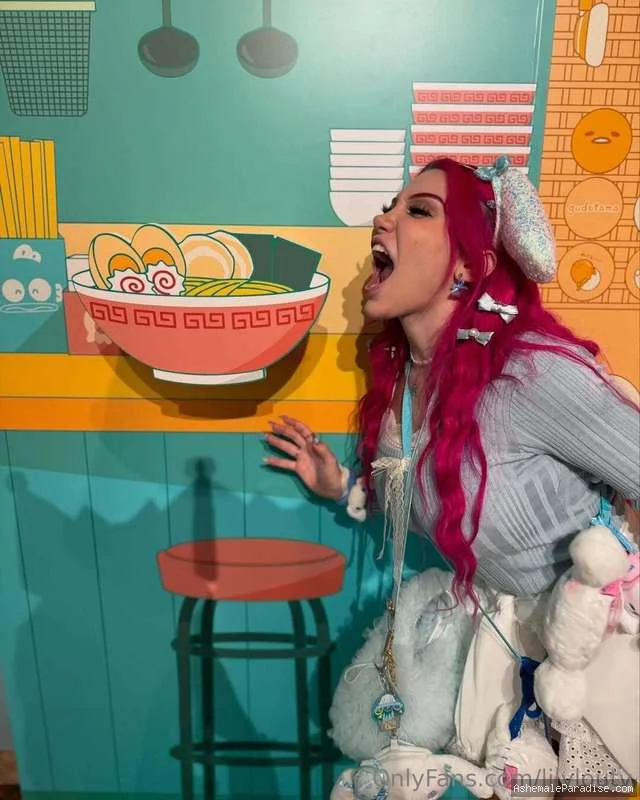 Lily Lou — 100 fotos