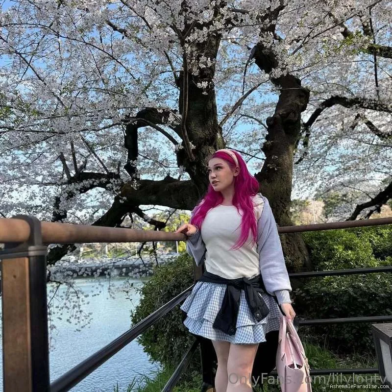 Lily Lou — 100 fotos