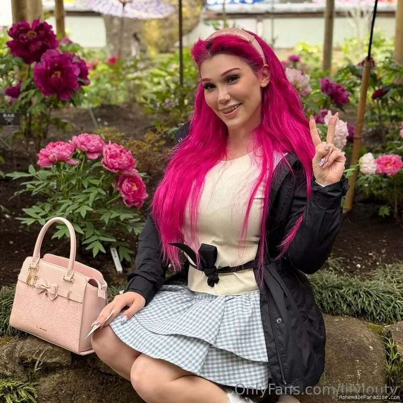Lily Lou — 100 fotos