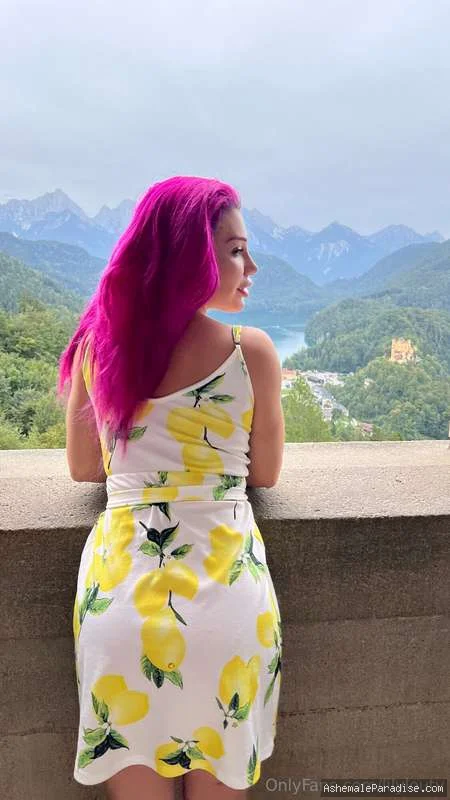 Lily Lou — 100 fotos