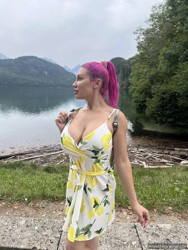 Lily Lou — 100 fotos