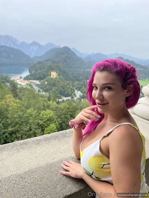 Lily Lou — 100 fotos