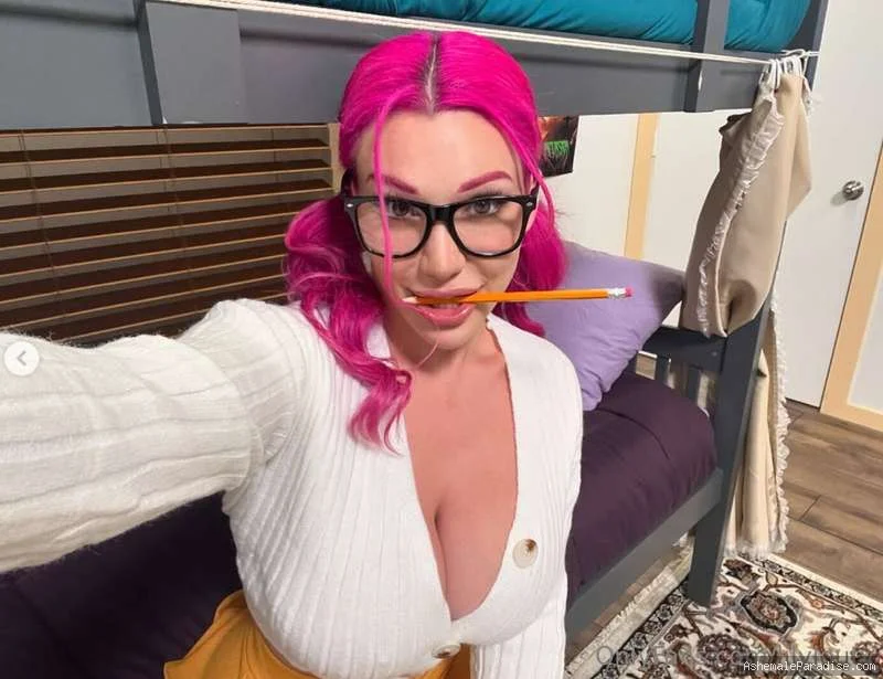 Lily Lou — 100 fotos