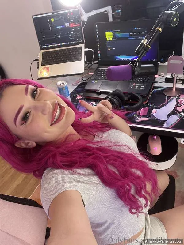 Lily Lou — 100 fotos