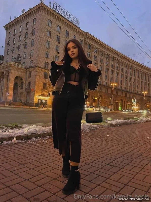 Lola Kamila — Lola Kamila — 98 fotos