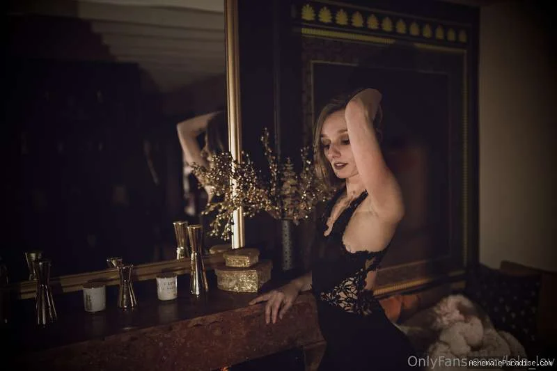 Lola Lovefields — Lola Lovefields — 32 fotos — OnlyFans Photos