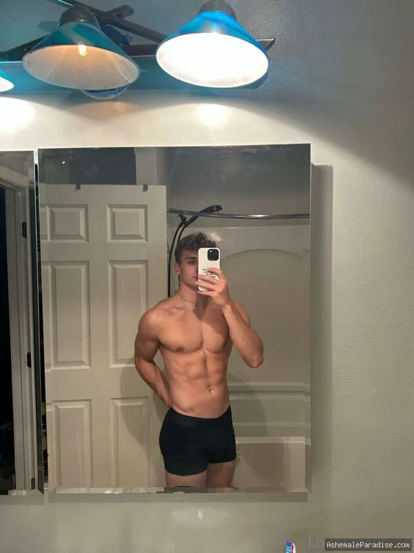 Loverboy — Loverboy — 6 fotos — OnlyFans Photos