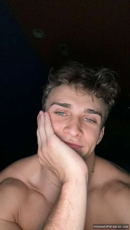 Loverboy — Loverboy — 6 fotos — OnlyFans Photos