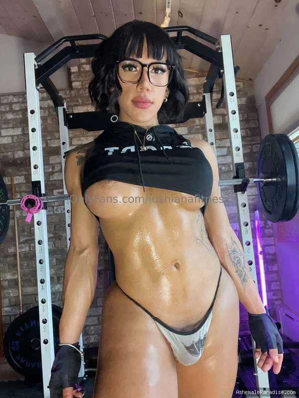 Lushiana Fit — Lushiana Fit — 33 fotos — OnlyFans Photos