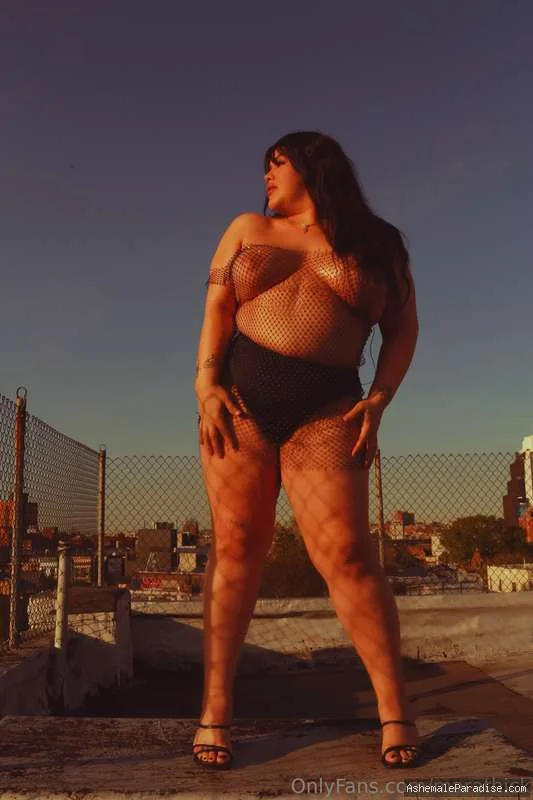 Mara Thick — Mara Thick — 33 fotos — OnlyFans Photos