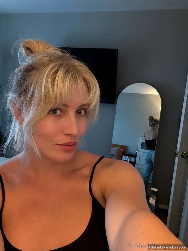 Meddle Blooms — Meddle Blooms — 32 fotos — OnlyFans Photos
