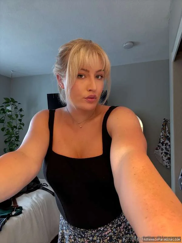 Meddle Blooms — Meddle Blooms — 32 fotos — OnlyFans Photos