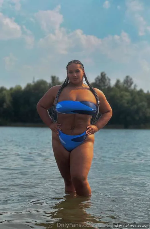 Melina B — Melina B — 34 fotos — OnlyFans Photos
