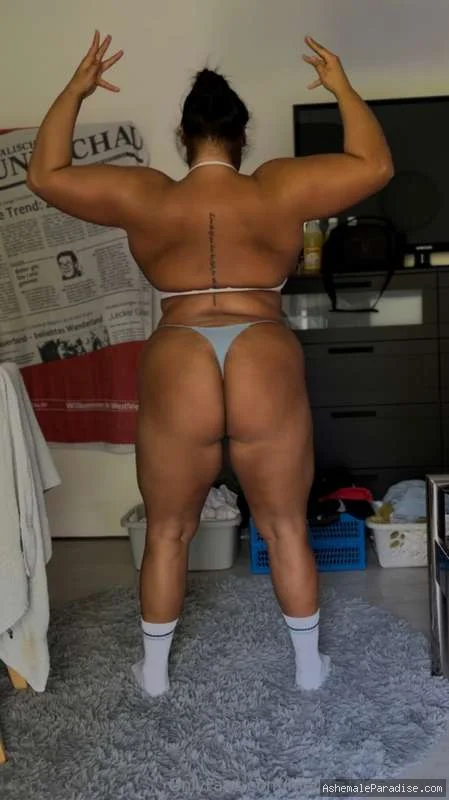 Melina B — Melina B — 34 fotos — OnlyFans Photos