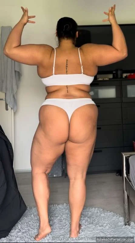 Melina B — Melina B — 34 fotos — OnlyFans Photos