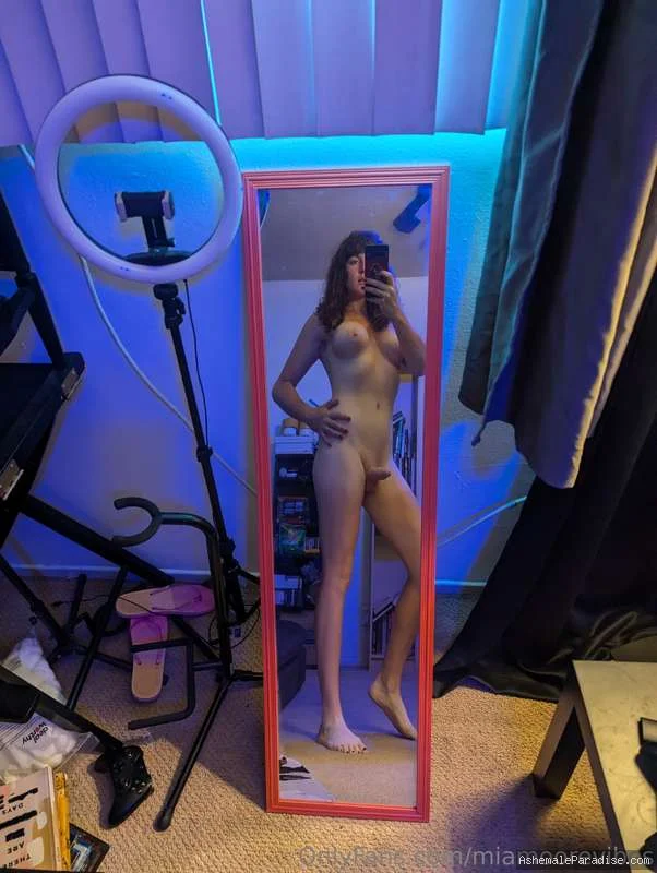 Mia Moore — Mia Moore — 80 fotos