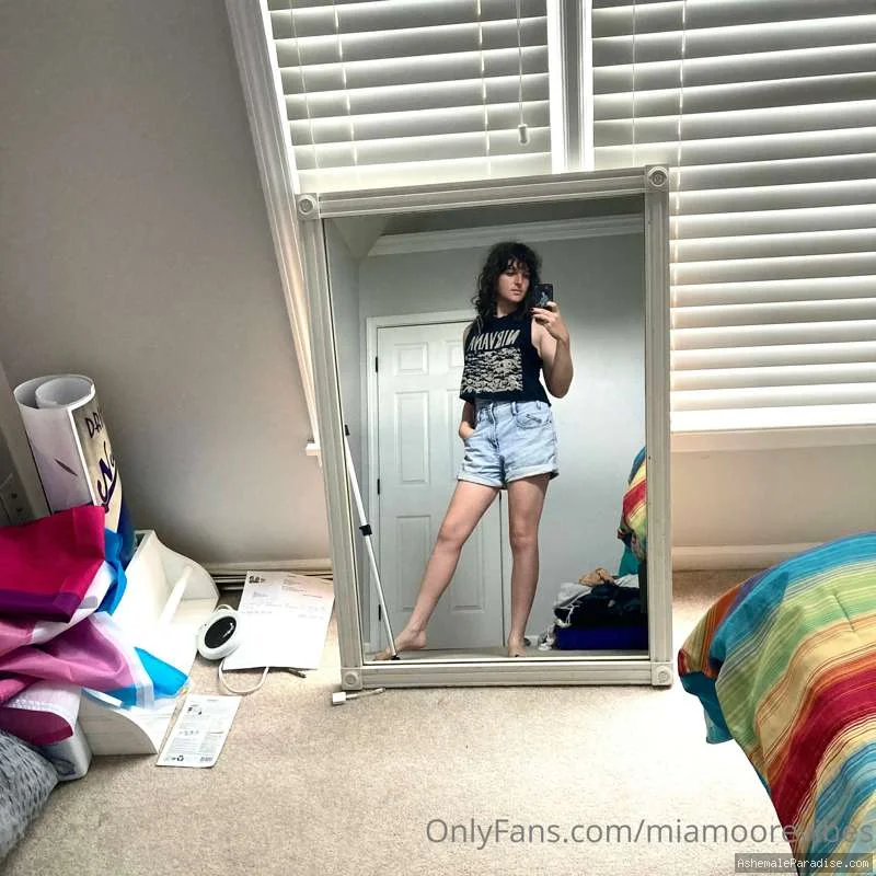 Mia Moore — Mia Moore — 80 fotos