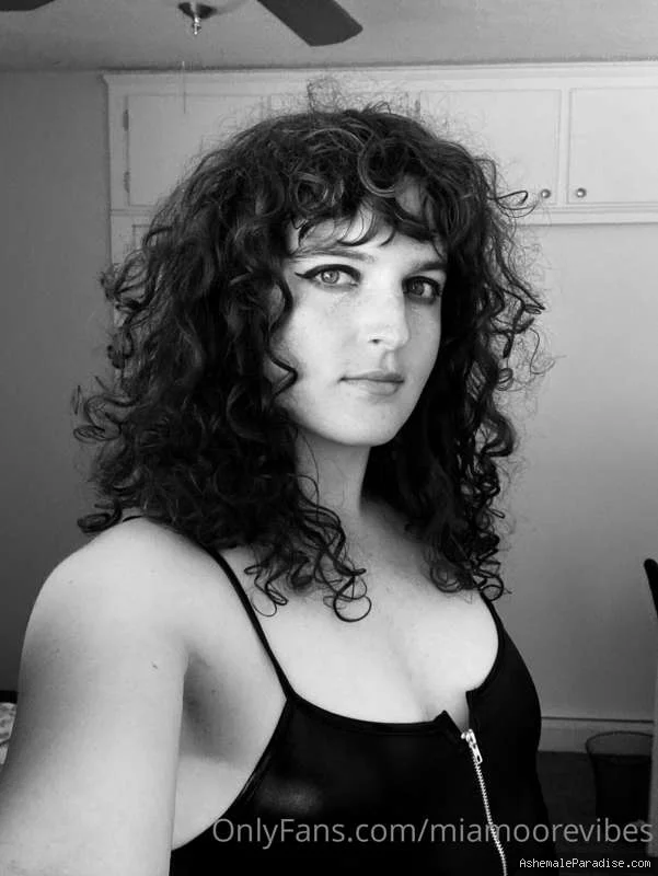 Mia Moore — Mia Moore — 80 fotos