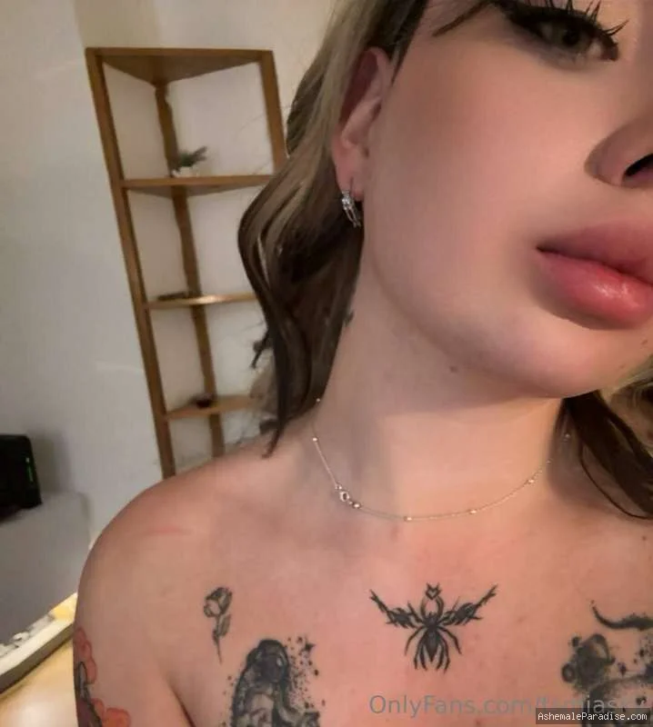 Mia Sky — Mia Sky — 96 fotos