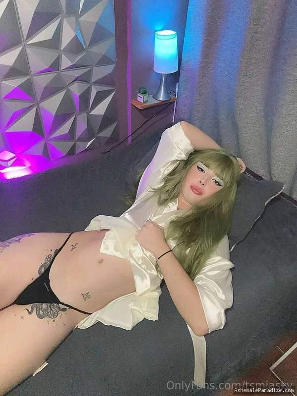 Mia Sky — Mia Sky — 96 fotos