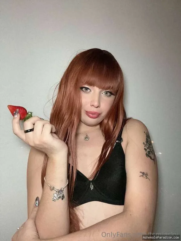 Mia Sky — Mia Sky — 96 fotos