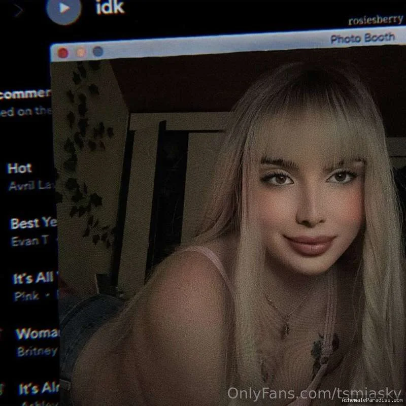 Mia Sky — Mia Sky — 96 fotos