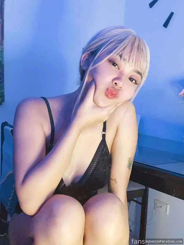 Mika — Mika — 35 fotos — OnlyFans Photos