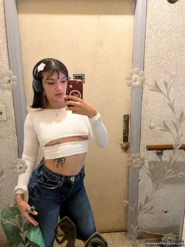 Miki B — Miki B — 34 fotos — OnlyFans Photos