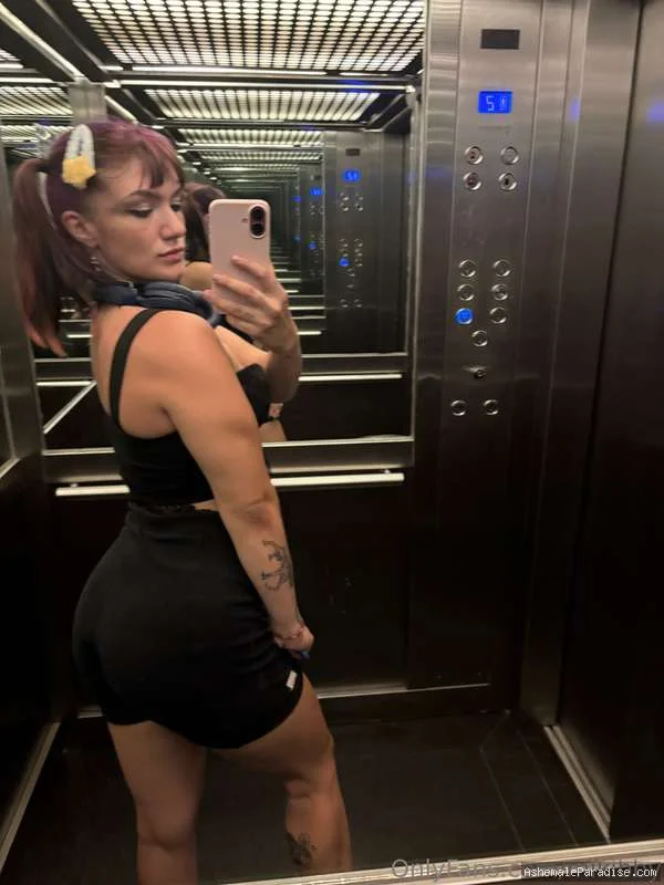 Miki B — Miki B — 34 fotos — OnlyFans Photos