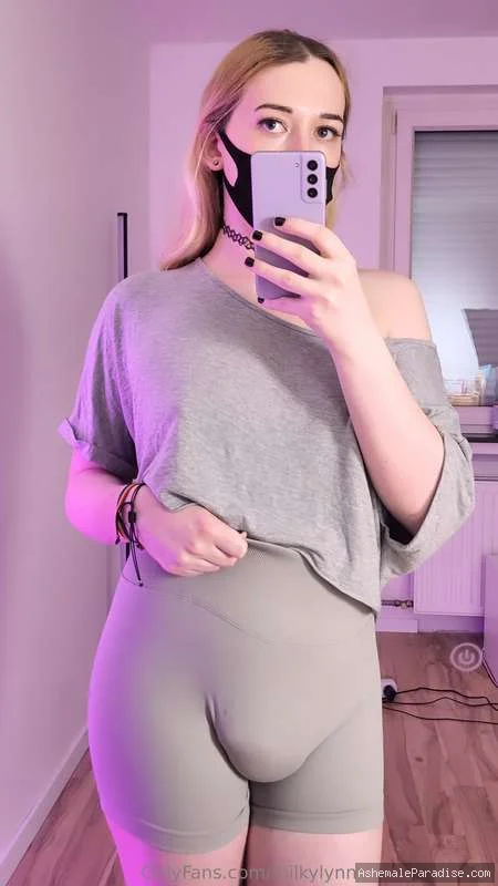 MilkieMew — MilkieMew — 34 fotos — OnlyFans Photos