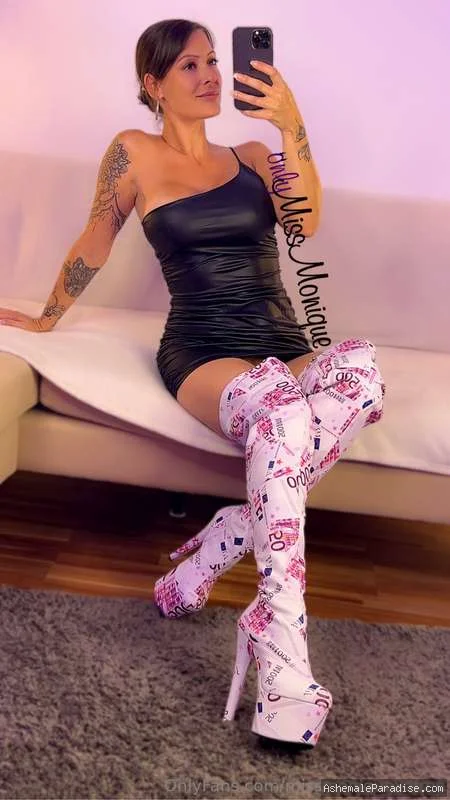 Miss Moniq — Miss Moniq — 35 fotos — OnlyFans Photos