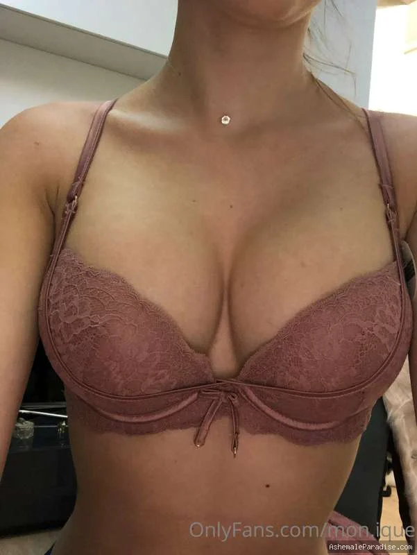 Monik Lorran — Monik Lorran — 10 fotos — OnlyFans Photos