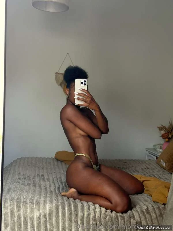 Morena B — Morena B — 32 fotos — OnlyFans Photos