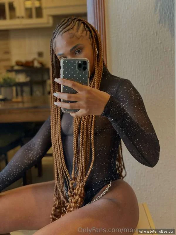 Morena B — Morena B — 32 fotos — OnlyFans Photos
