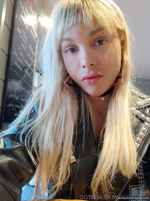 Muniky Flor — Muniky Flor — 18 fotos — OnlyFans Photos