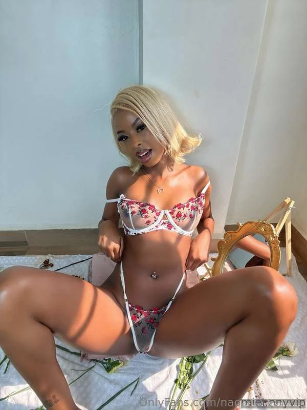 Naomi — Naomi — 77 fotos