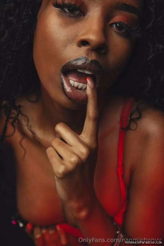 Naomi — Naomi — 77 fotos